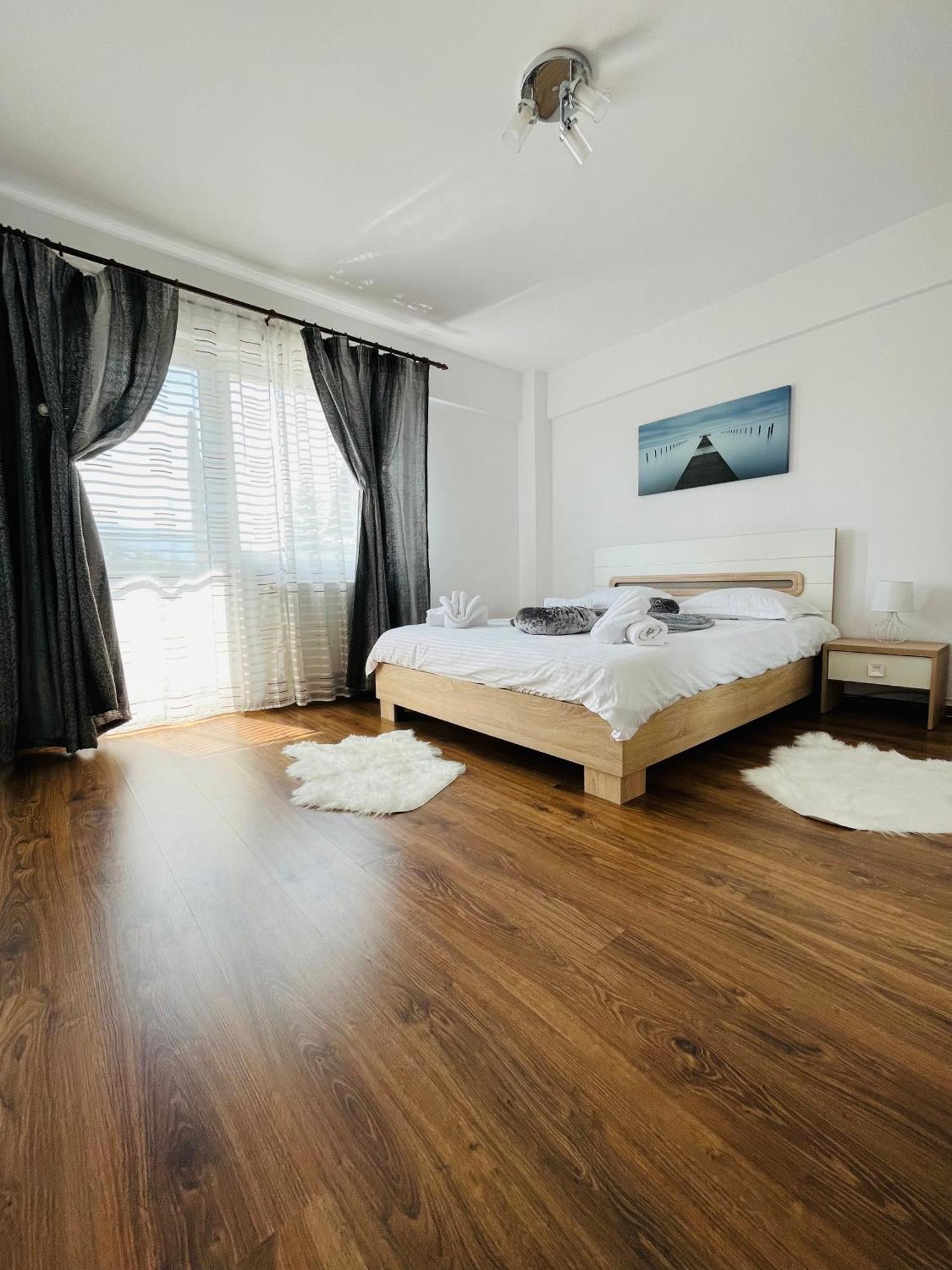 Green Apartaments Zărneşti エクステリア 写真