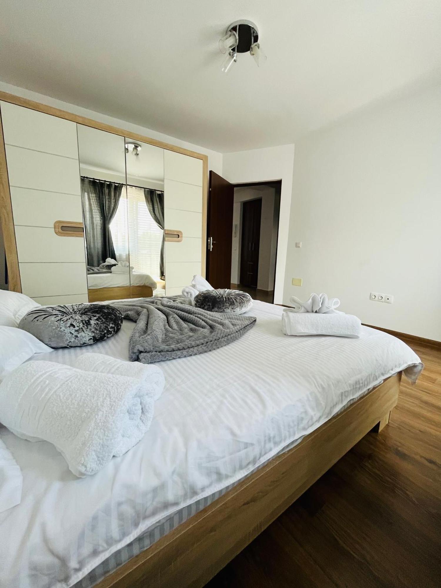 Green Apartaments Zărneşti エクステリア 写真