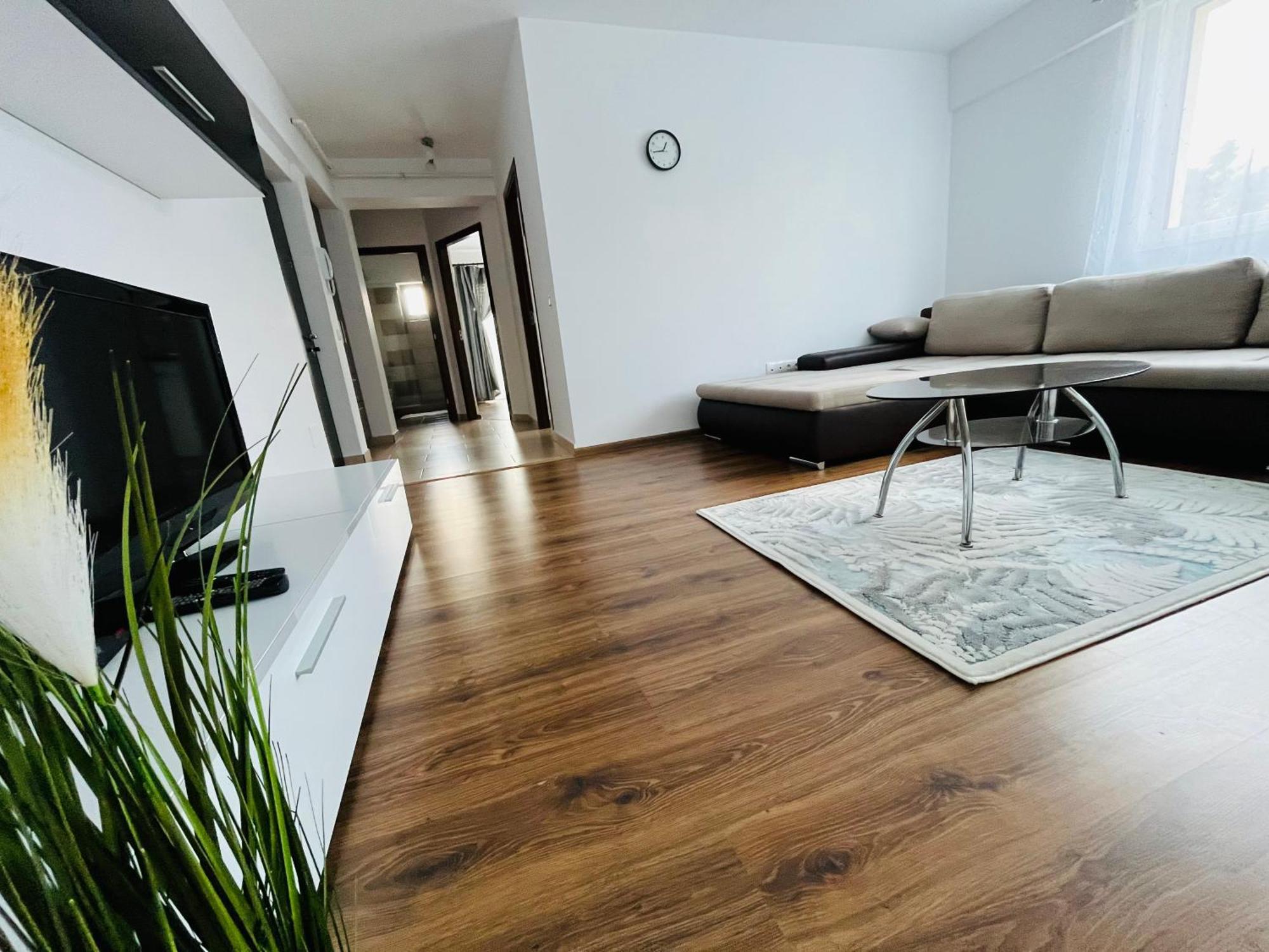 Green Apartaments Zărneşti エクステリア 写真