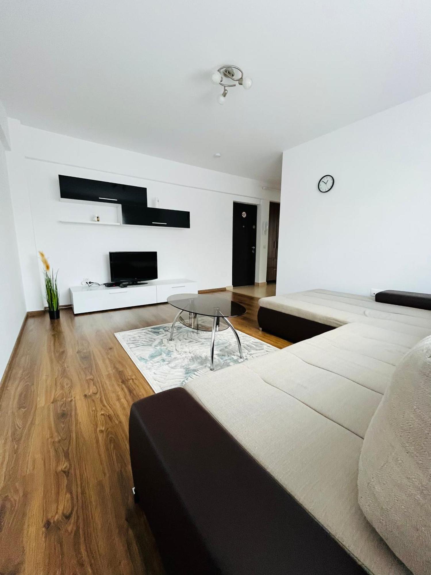 Green Apartaments Zărneşti エクステリア 写真