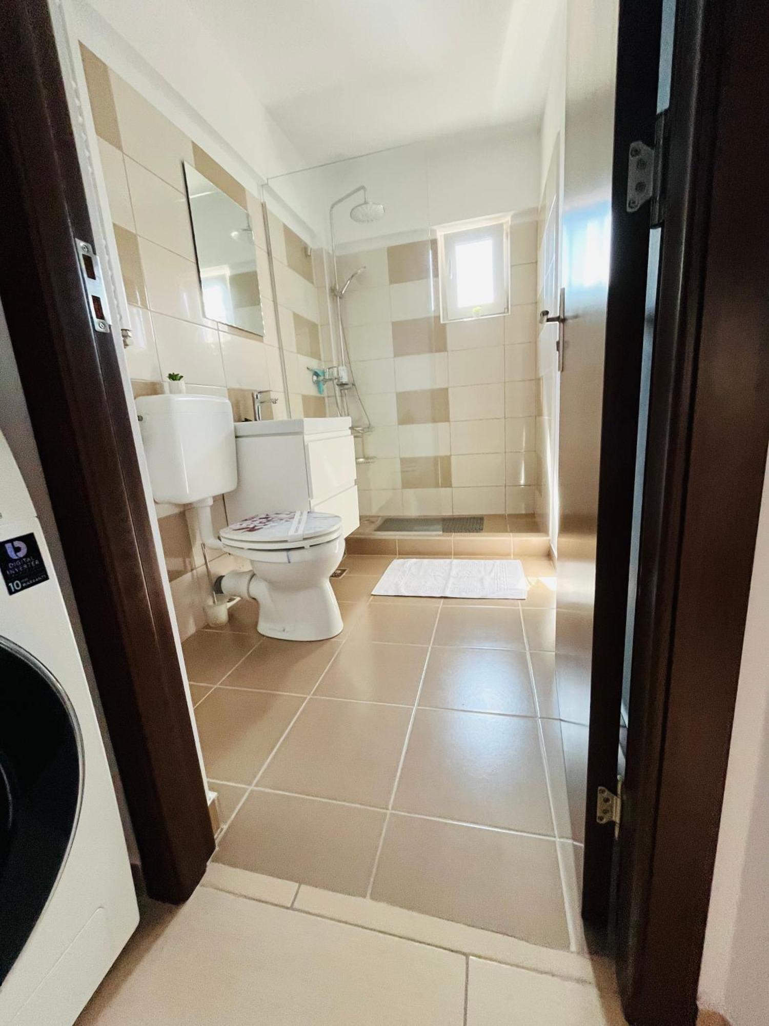 Green Apartaments Zărneşti エクステリア 写真