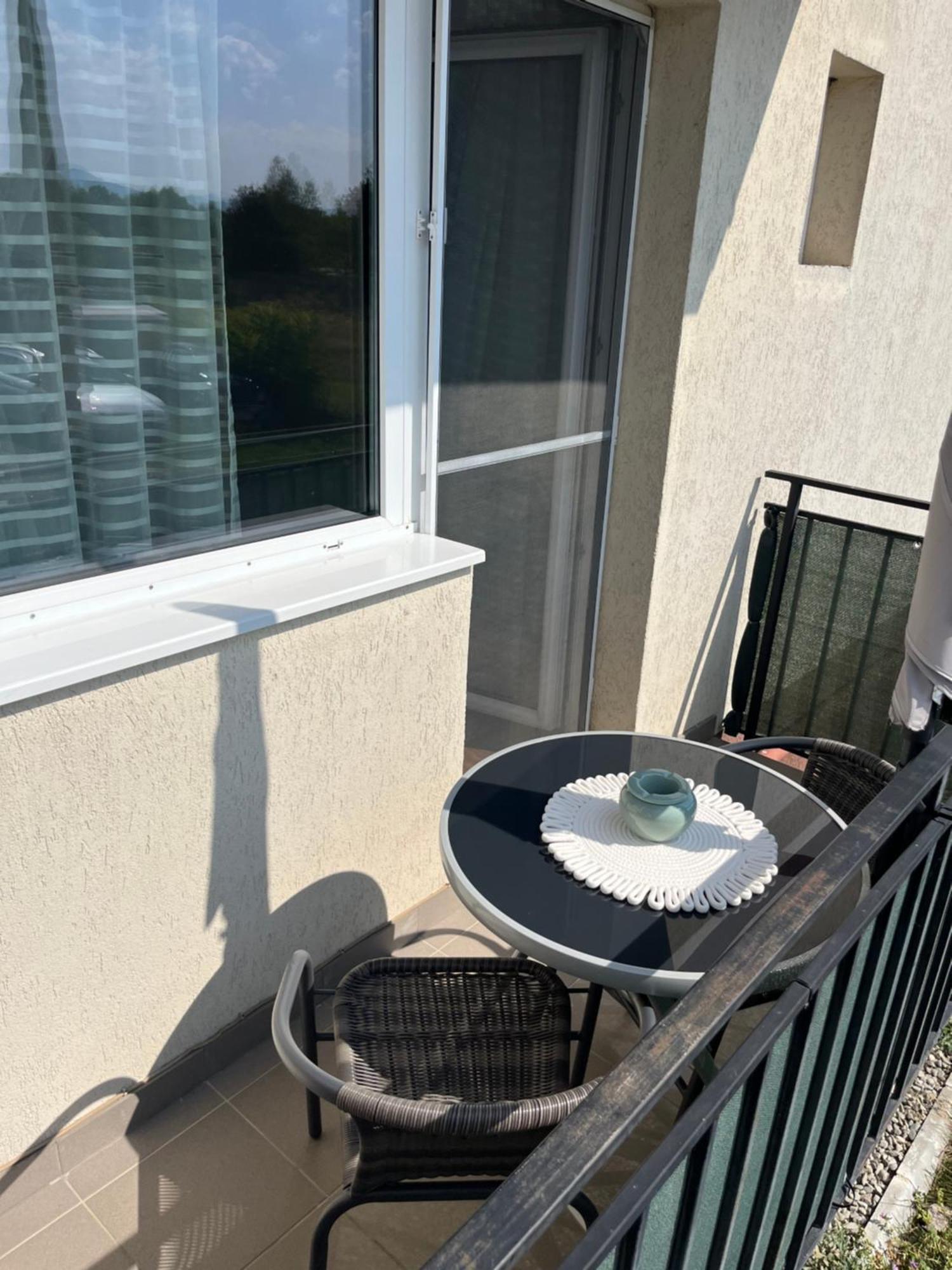 Green Apartaments Zărneşti エクステリア 写真