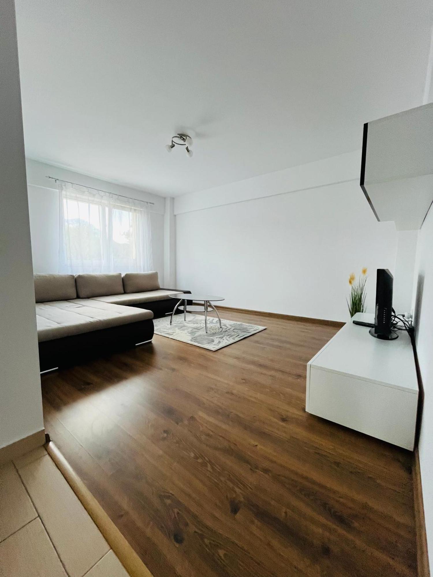 Green Apartaments Zărneşti エクステリア 写真